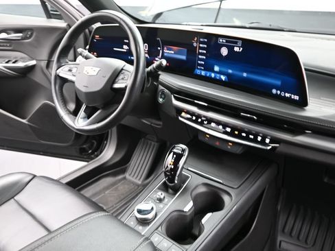 Used 2024 Cadillac XT4 Premium Luxury FWD image 27