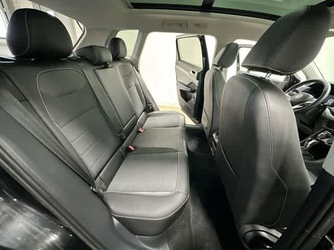 Certified 2023 Volkswagen Taos SE w/ Panoramic Sunroof Package image 24