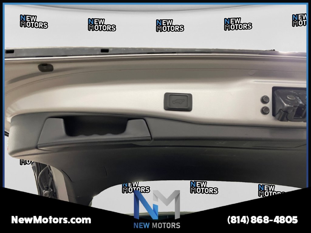 Used 2020 Toyota RAV4 Limited AWD/4WD image 17