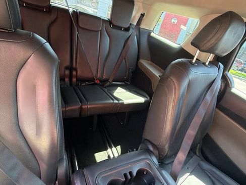 Used 2025 Kia Carnival FWD image 11