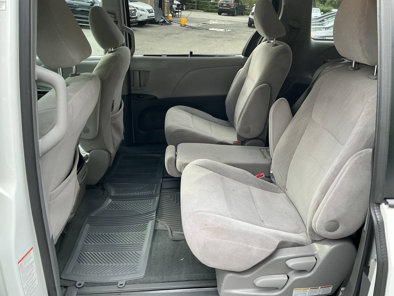 Used 2017 Toyota Sienna LE FWD image 24