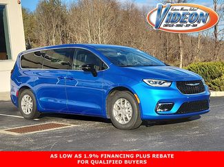 New 2026 Chrysler Pacifica Select FWD video 1