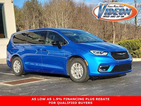 New 2026 Chrysler Pacifica Select FWD image 1