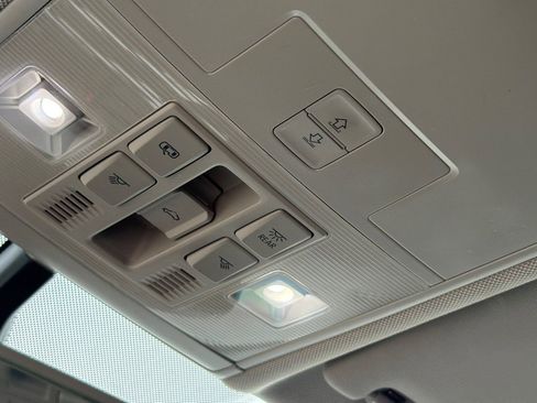 Used 2019 Volkswagen Tiguan SE w/ Panoramic Sunroof Package image 26