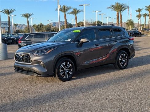 Used 2023 Toyota Highlander L image 2