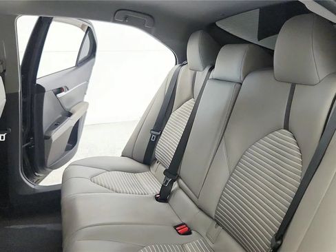 Used 2021 Toyota Camry SE FWD image 22