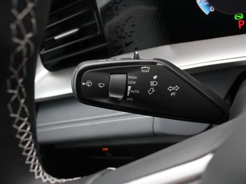 New 2026 Volkswagen Tiguan SE image 12