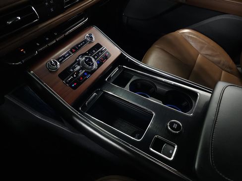 Used 2021 Lincoln Aviator Grand Touring w/ Elements Package Plus image 29