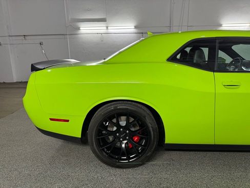 Used 2015 Dodge Challenger SRT Hellcat RWD image 9