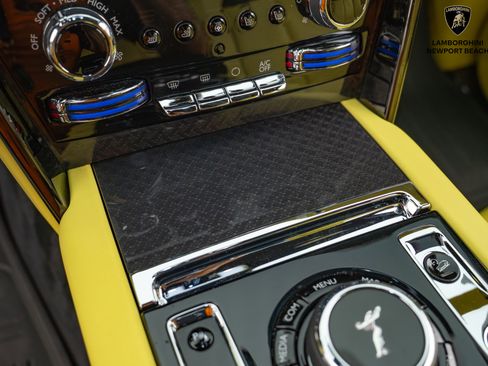 Used 2022 Rolls-Royce Cullinan Black Badge w/ Dark Exterior Package image 34