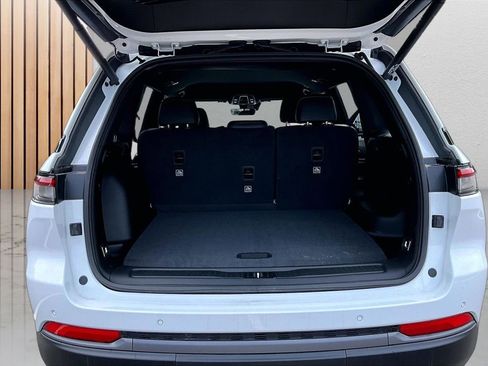 New 2026 Jeep Grand Cherokee Altitude RWD image 23