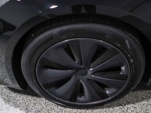 Used 2021 Tesla Model S Plaid image 11