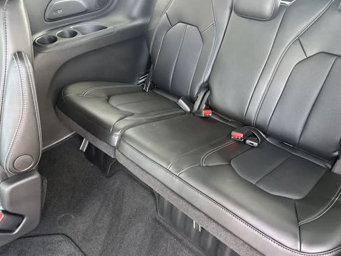 New 2027 Chrysler Pacifica Select AWD/4WD image 16