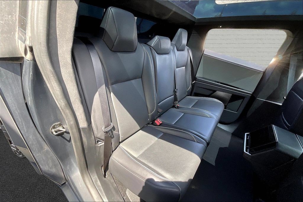Used 2024 Tesla Cybertruck AWD Crew Cab image 18