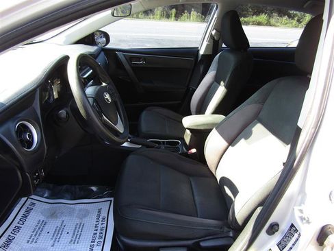 Used 2018 Toyota Corolla LE image 11