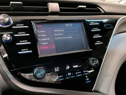 Used 2018 Toyota Camry SE FWD image 34
