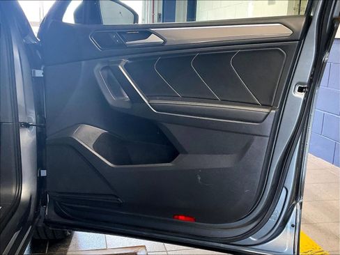 Used 2023 Volkswagen Tiguan SE R-Line image 12