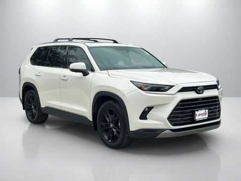 Used 2024 Toyota Grand Highlander Limited image 3