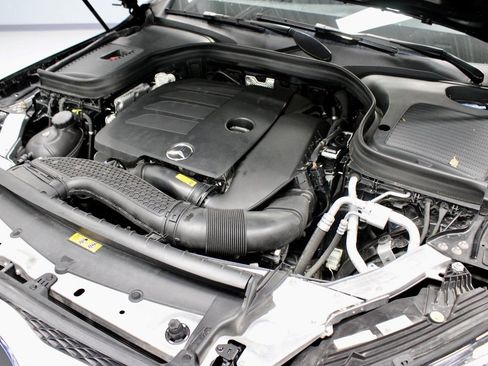 Used 2022 Mercedes-Benz GLC 300 4MATIC image 16