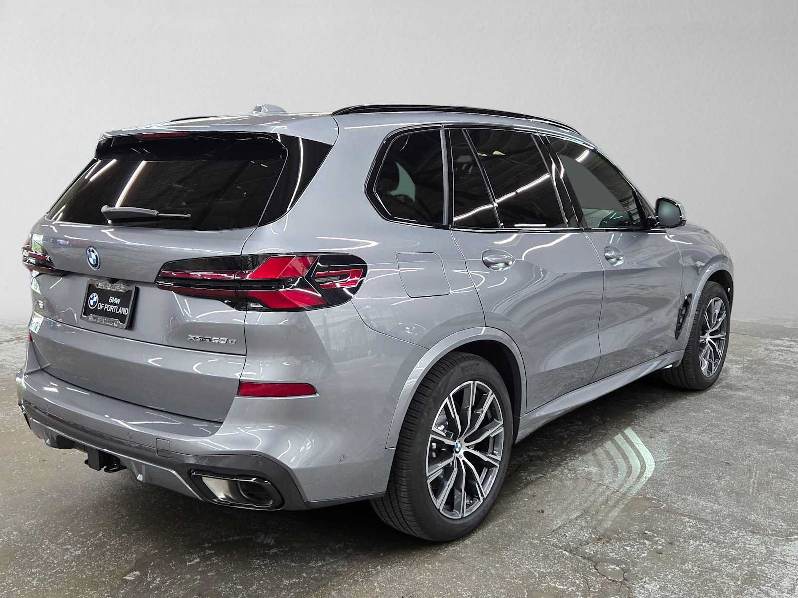 Used 2026 BMW X5 xDrive50e w/ M Sport Package AWD/4WD image 3