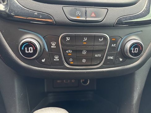 Used 2022 Chevrolet Equinox RS FWD image 23