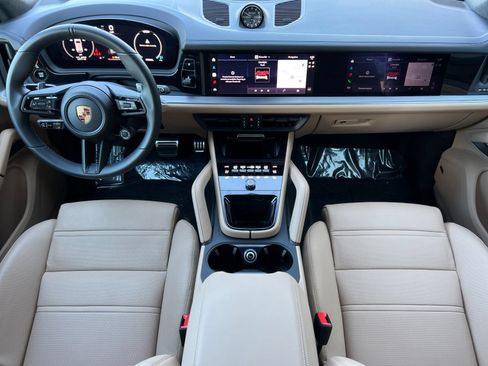 Certified 2026 Porsche Cayenne GTS AWD/4WD image 7