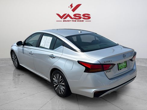 Used 2024 Nissan Altima 2.5 SV FWD image 3