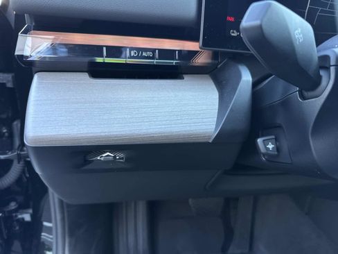 Certified 2025 BMW i5 eDrive40i w/ Premium Package image 31