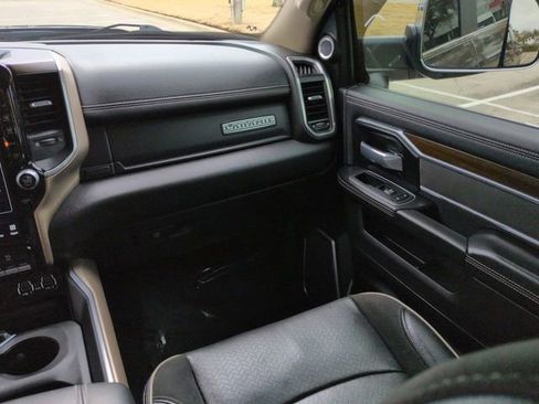 Used 2022 RAM 3500 Laramie image 17