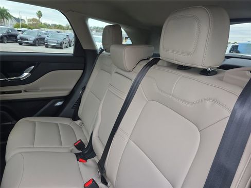 New 2026 Lincoln Corsair Premiere FWD image 11