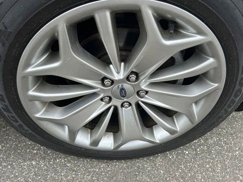 Used 2014 Ford Taurus Limited FWD image 9