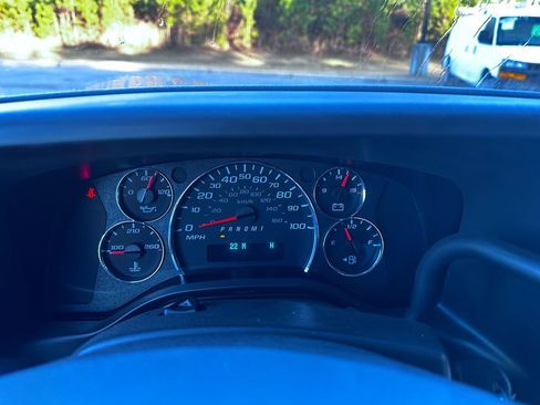 Used 2025 Chevrolet Express 2500 Extended w/ Communications Package image 20
