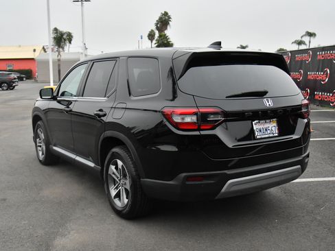 Used 2025 Honda Pilot EX-L image 6