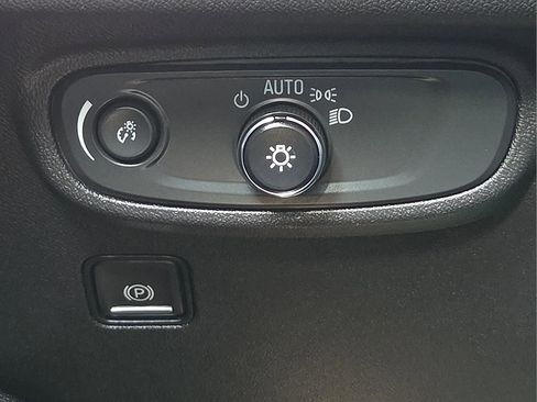 Used 2024 GMC Terrain SLE FWD image 20