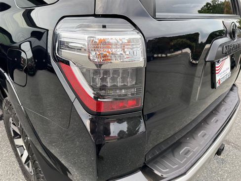 Used 2018 Toyota 4Runner TRD Off-Road image 12