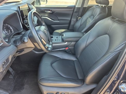 Certified 2025 Toyota Highlander XLE AWD/4WD image 17