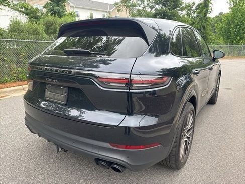 Used 2022 Porsche Cayenne AWD/4WD image 5