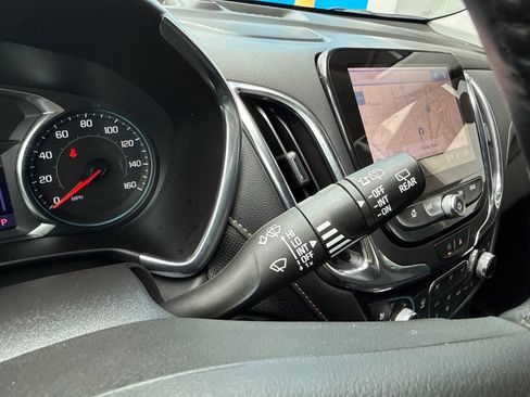 Used 2022 Chevrolet Equinox Premier AWD/4WD image 36