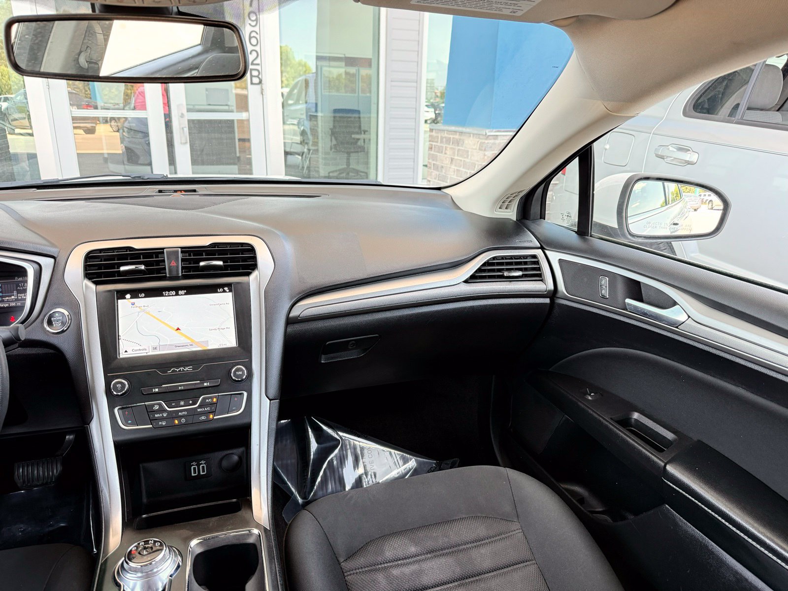 Used 2019 Ford Fusion SE FWD image 21