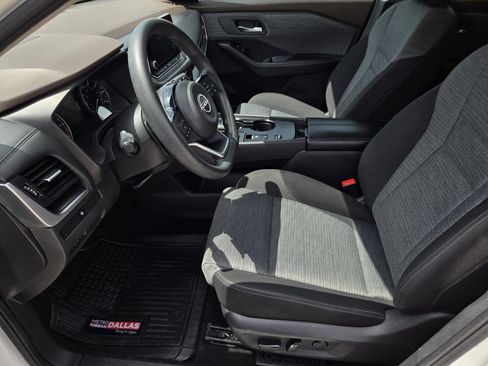 Certified 2023 Nissan Rogue SV FWD image 18