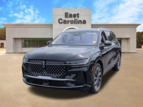 Used 2025 Lincoln Nautilus Reserve AWD/4WD image 7