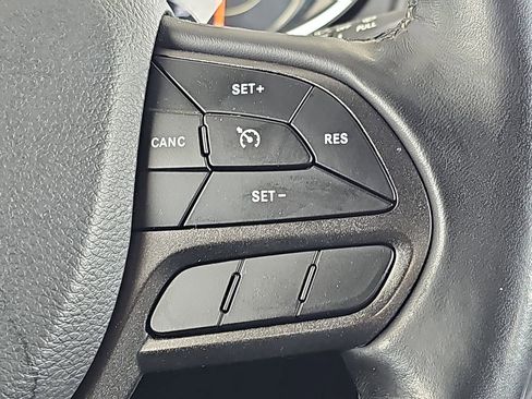 Used 2021 Jeep Cherokee Trailhawk AWD/4WD image 23