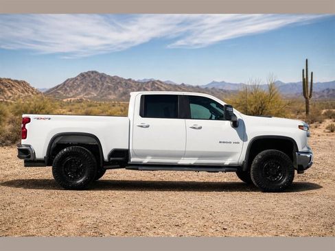 Used 2025 Chevrolet Silverado 2500 LT w/ Convenience Package AWD/4WD image 3