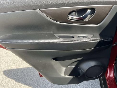 Used 2015 Nissan Rogue S AWD/4WD image 17
