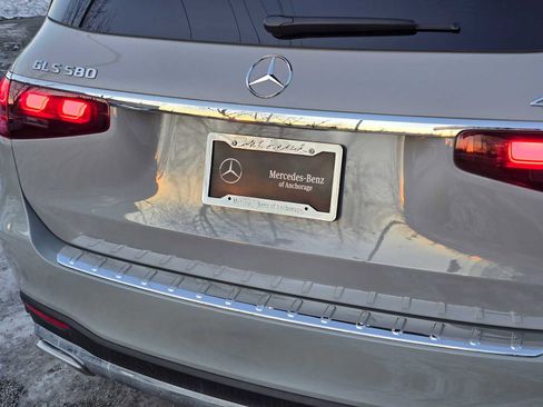 Used 2025 Mercedes-Benz GLS 580 4MATIC image 13