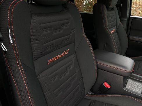 Used 2024 Nissan Frontier PRO-4X w/ Off-Road Protection Package image 17