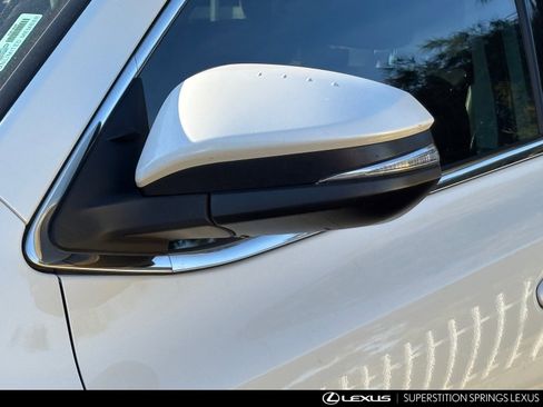 Used 2017 Toyota Highlander XLE image 8