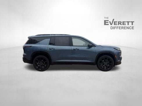 Used 2026 Chevrolet Traverse RS FWD image 8