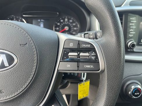 Used 2019 Kia Sorento LX image 11