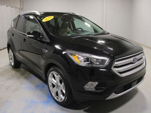 Used 2019 Ford Escape Titanium image 3